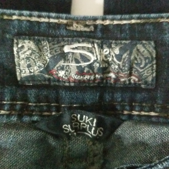 Silver Suki Surplus Dark Wash Flare Jeans - size 26 - 28.5" Inseam - Picture 2 of 7